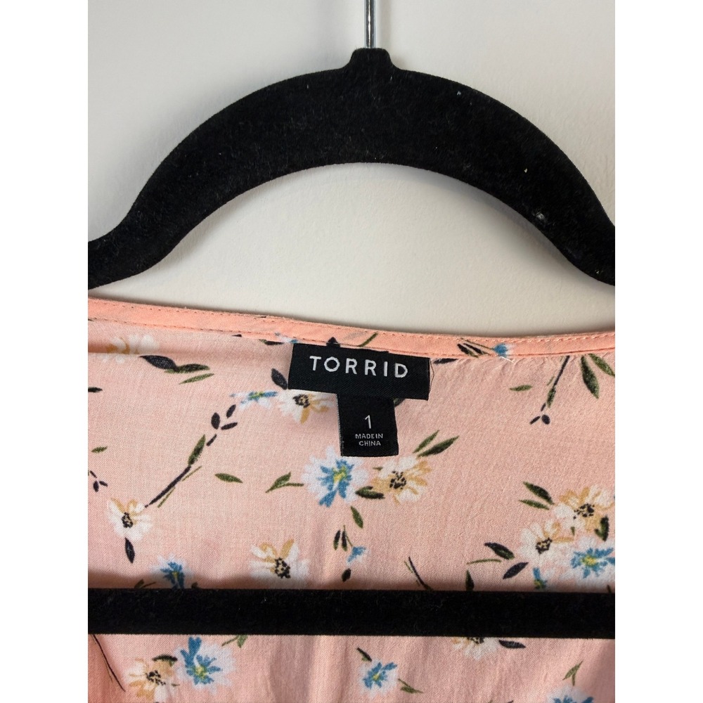 Torrid Floral Button Front Blouse Womens 1X Peach Pink Short Sleeve V-Neck - Picture 3 of 5
